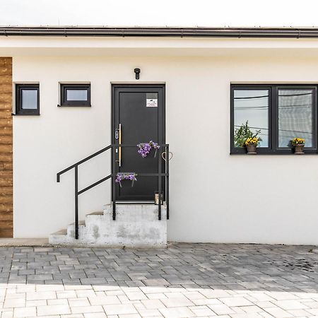 Sunny Apartment With Free Parking Zvolen Exterior photo
