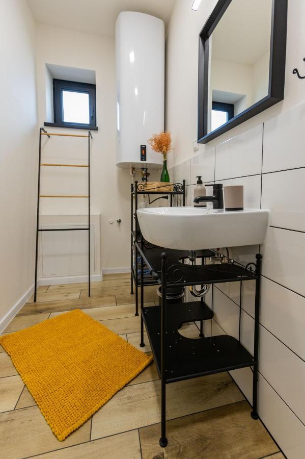 Sunny Apartment With Free Parking Zvolen Exterior photo