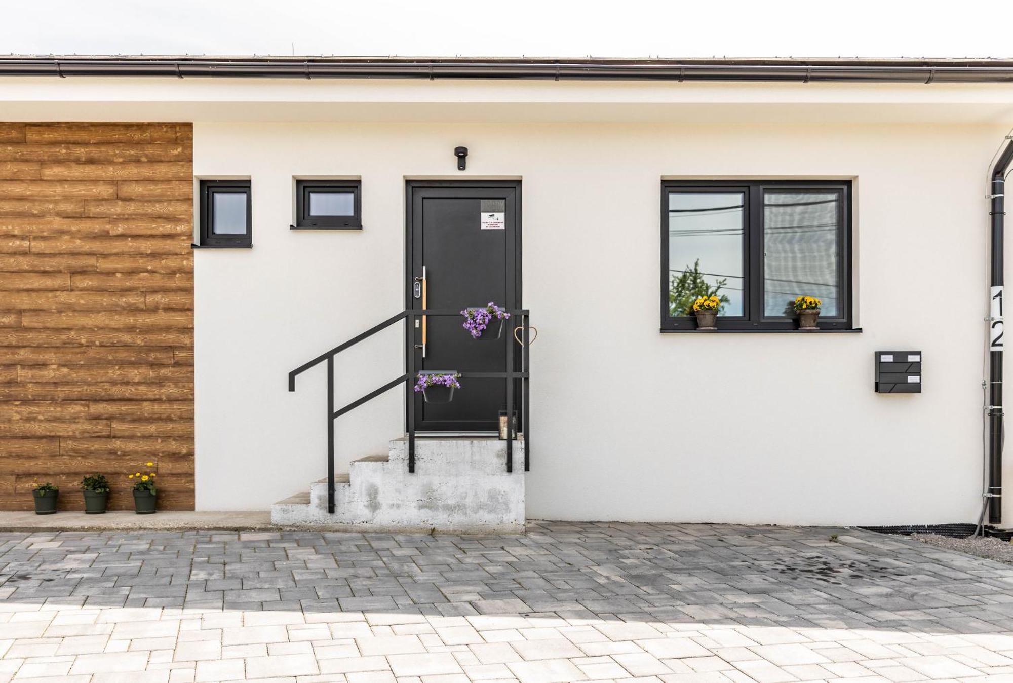 Sunny Apartment With Free Parking Zvolen Exterior photo